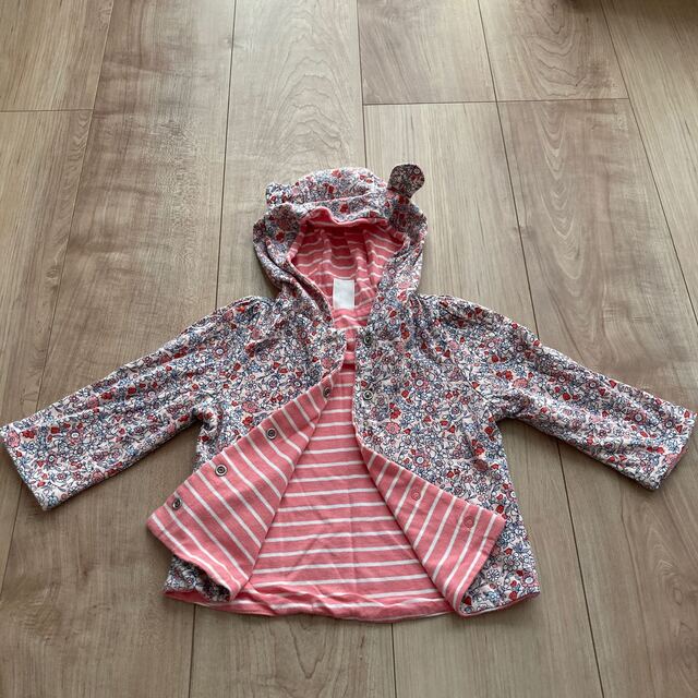 babyGAP(ベビーギャップ)のbabyGAP パーカー　花柄　ピンク キッズ/ベビー/マタニティのベビー服(~85cm)(ジャケット/コート)の商品写真