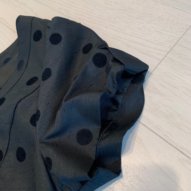 COCO DEAL(ココディール)のドット　黒　ワンピース　半袖　スカート  着痩せ　水玉　フリフリ　可愛い レディースのワンピース(ミニワンピース)の商品写真