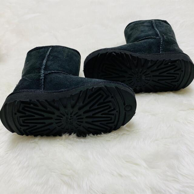 UGG(アグ)の美品UGGアグ　キッズ　ブラック黒　15cm US8 キッズ/ベビー/マタニティのキッズ靴/シューズ(15cm~)(ブーツ)の商品写真