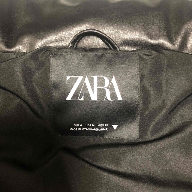 ZARA(ザラ)のZARA フェイクレザー　ダウンベスト　M レディースのジャケット/アウター(ダウンベスト)の商品写真