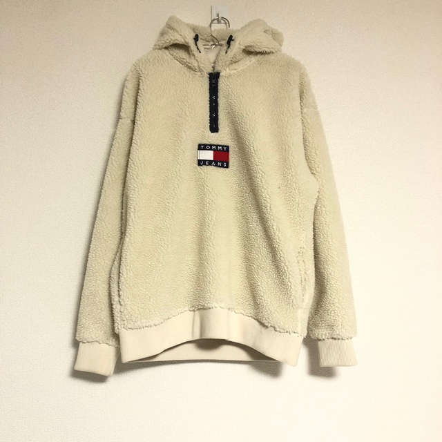 TOMMY(トミー)のTOMMY JEANS シェルパハーフジップパーカー メンズのトップス(パーカー)の商品写真