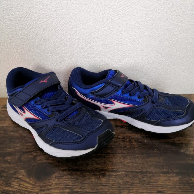 MIZUNO(ミズノ)のMIZUNO スニーカー 18.0cm キッズ/ベビー/マタニティのキッズ靴/シューズ(15cm~)(スニーカー)の商品写真