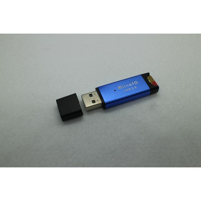 USBカードリーダー MicroSD ブルー ② スマホ/家電/カメラのPC/タブレット(PC周辺機器)の商品写真