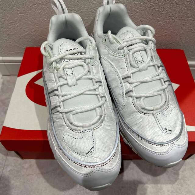 NIKE(ナイキ)のNIKE W AIR MAX 98 マルチカラー レディースの靴/シューズ(スニーカー)の商品写真