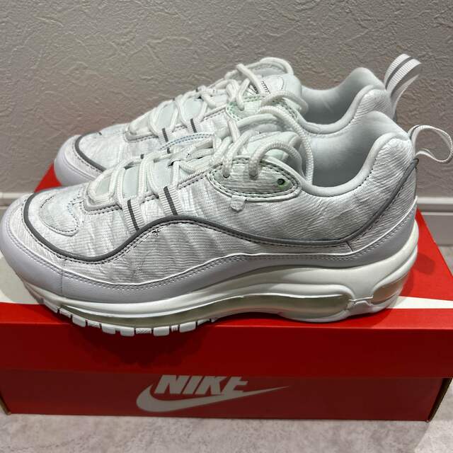 NIKE(ナイキ)のNIKE W AIR MAX 98 マルチカラー レディースの靴/シューズ(スニーカー)の商品写真