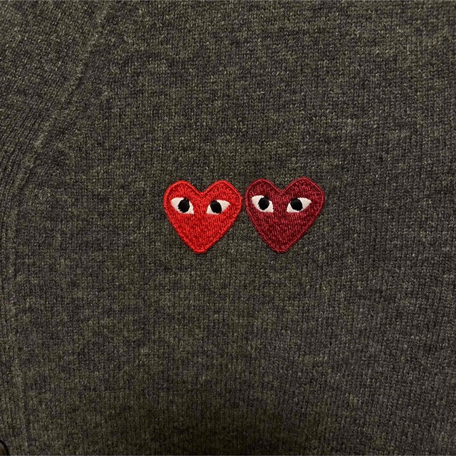 COMME des GARCONS(コムデギャルソン)の【新入荷】 COMME des GARCONS メンズ ハートロゴ カーディガン メンズのトップス(カーディガン)の商品写真