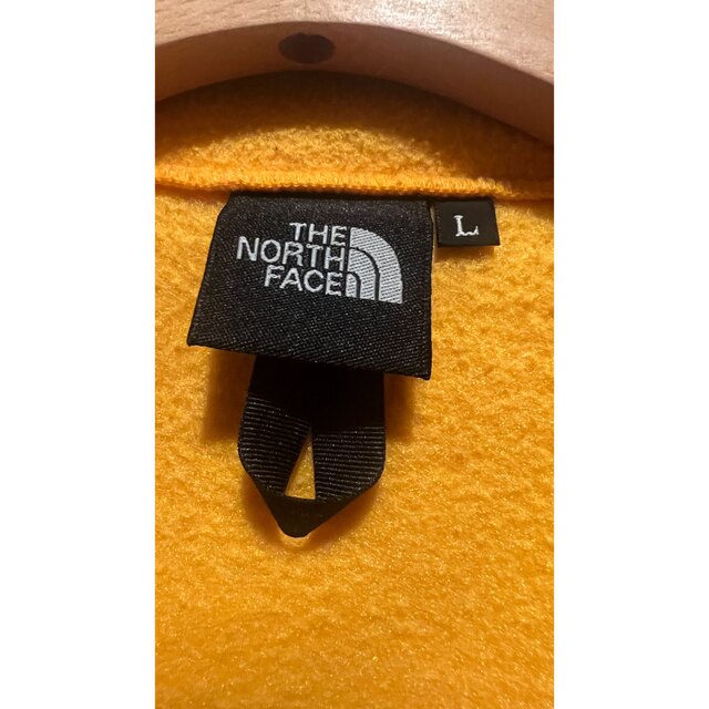 THE NORTH FACE(ザノースフェイス)のTHENORTHFACE デナリジャケットLサイズ　サミットゴールド メンズのジャケット/アウター(ブルゾン)の商品写真