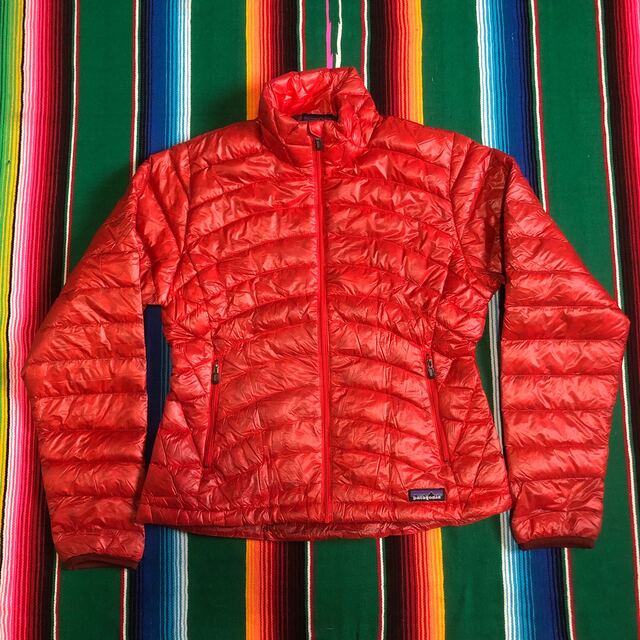 patagonia(パタゴニア)のPatagonia 赤 ダウンセーター レディースS パタゴニア ジャケット 昔 レディースのジャケット/アウター(ダウンジャケット)の商品写真