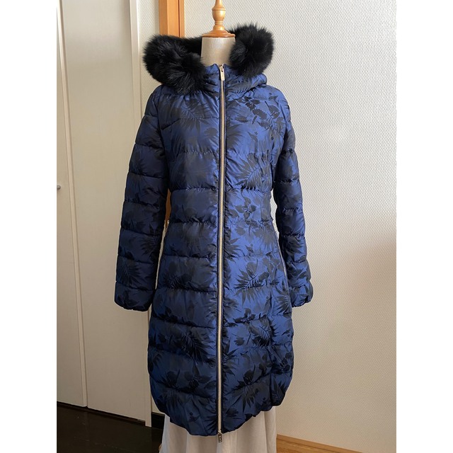 MONCLER(モンクレール)のまどまど様専用：Madzeliniネイビーコートファー付モンクレール好きに レディースのジャケット/アウター(ダウンコート)の商品写真