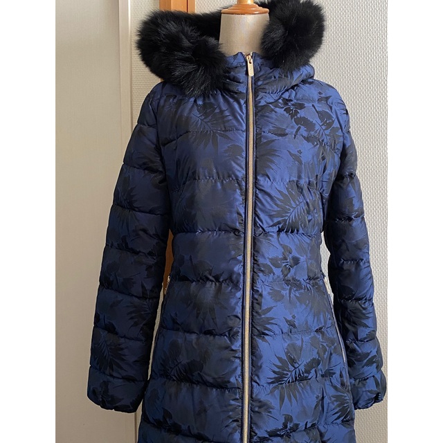 MONCLER(モンクレール)のまどまど様専用：Madzeliniネイビーコートファー付モンクレール好きに レディースのジャケット/アウター(ダウンコート)の商品写真