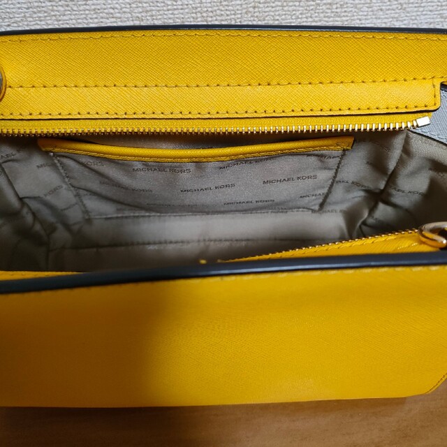 Michael Kors(マイケルコース)のMichael kors　マイケルコース　ショルダーバッグ　黄色 レディースのバッグ(ショルダーバッグ)の商品写真