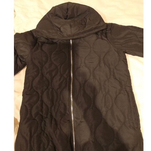 試着のみ　HCLOSET ジッパーフード付き カジュアル ロング丈 中綿 コート レディースのジャケット/アウター(ロングコート)の商品写真