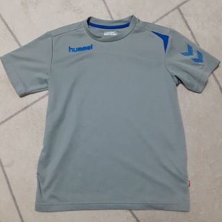 ヒュンメル(hummel)のhummel　Tシャツ　Sサイズ(ウェア)