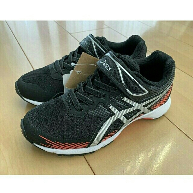 asics(アシックス)の断捨離中様専用 キッズ/ベビー/マタニティのキッズ靴/シューズ(15cm~)(スニーカー)の商品写真