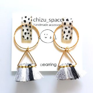 2way*モノトーンなダルメシアンとミニタッセルのピアス/イヤリング(ピアス)