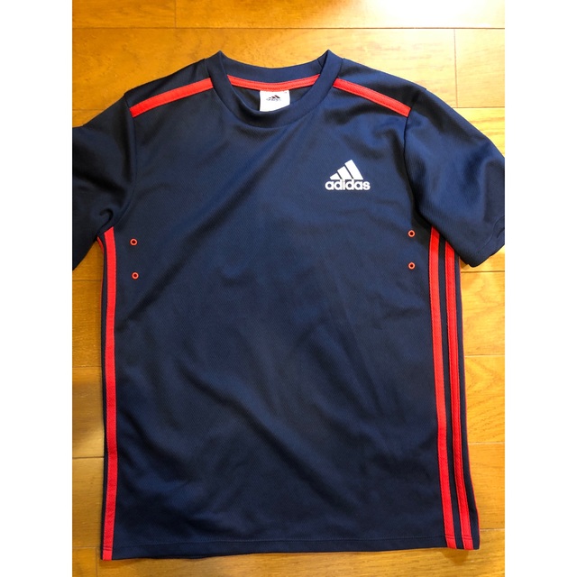 adidas(アディダス)のadidas Tシャツ キッズ/ベビー/マタニティのキッズ服男の子用(90cm~)(Tシャツ/カットソー)の商品写真