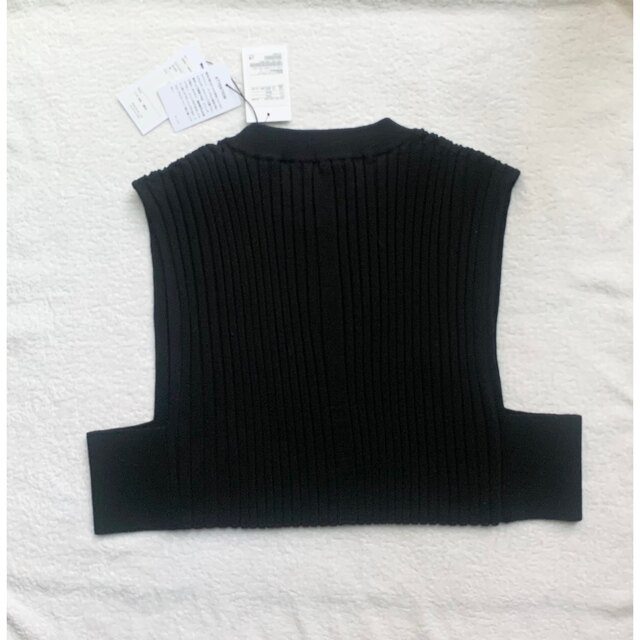 HYKE(ハイク)の【新品】HYKE ハイク WIDE RIBBED CROPPED VEST レディースのトップス(ベスト/ジレ)の商品写真