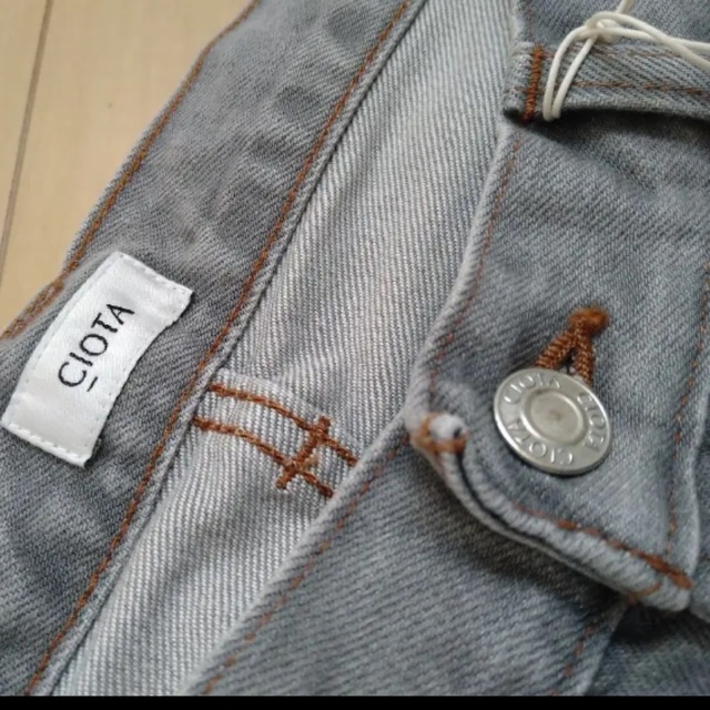 COMOLI(コモリ)のCIOTA グレースビンコットン ストレートデニム ライトグレー メンズのパンツ(デニム/ジーンズ)の商品写真