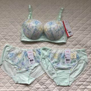 Wacoal - Wacoal wing【後ろ姿きれいブラ】E75ブラ&ペアショーツLサイズセット