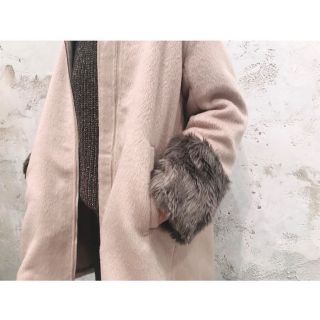 アメリヴィンテージ(Ameri VINTAGE)のcheeky  ROSE FUR Aラインコート(毛皮/ファーコート)