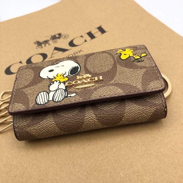 COACH(コーチ)の【COACH X PEANUTS】ファイブ リング キー ケース・スヌーピー レディースのファッション小物(キーケース)の商品写真