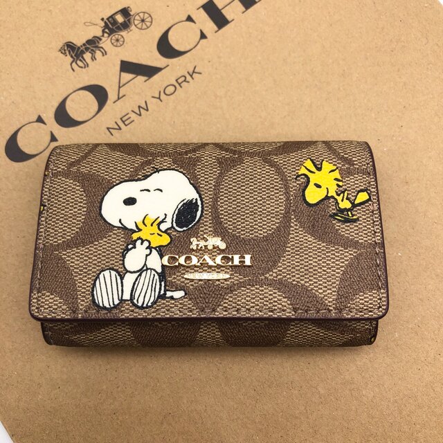 COACH(コーチ)の【COACH X PEANUTS】ファイブ リング キー ケース・スヌーピー レディースのファッション小物(キーケース)の商品写真