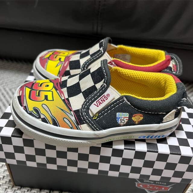 VANS(ヴァンズ)のカーズ　シューズ　14センチ　キッズシューズ　vans スリッポン　子供靴 キッズ/ベビー/マタニティのベビー靴/シューズ(~14cm)(スリッポン)の商品写真