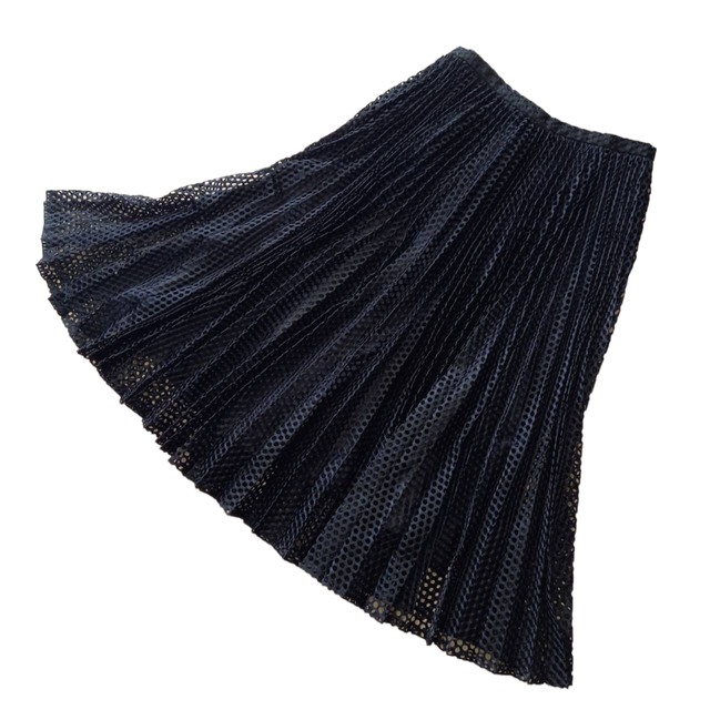 AULA(アウラ)の美品 アウラ 美シルエット レース フレアスカート ひざ下丈 黒 オシャレ レディースのスカート(ロングスカート)の商品写真