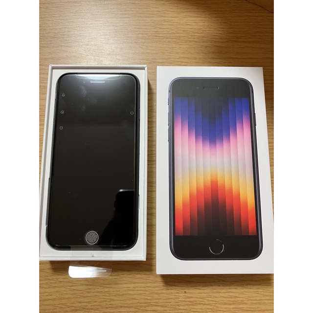 iPhone(アイフォーン)の新品、未使用　iPhoneSE第3世代 SIMフリー スマホ/家電/カメラのスマートフォン/携帯電話(スマートフォン本体)の商品写真