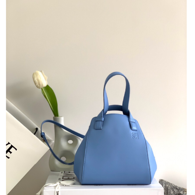 LOEWE - 希少 LOEWE ロエベ ハンモックナゲット (ナパカーフ)