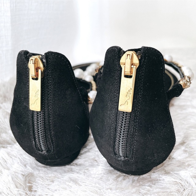 RENE CAOVILLA(レネカオヴィラ)のRENE CAOVILLA レネカオヴィラ　パール　ビジュー　サンダル　美品 レディースの靴/シューズ(サンダル)の商品写真