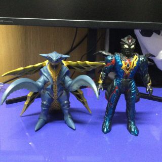 バンダイ(BANDAI)のウルトラ怪獣シリーズ ソフビ   バシリスとゼルガノイドセット(特撮)