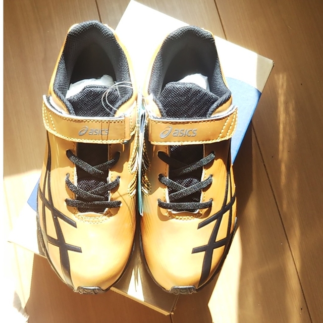 asics(アシックス)のレーザービーム 22 キッズ/ベビー/マタニティのキッズ靴/シューズ(15cm~)(スニーカー)の商品写真