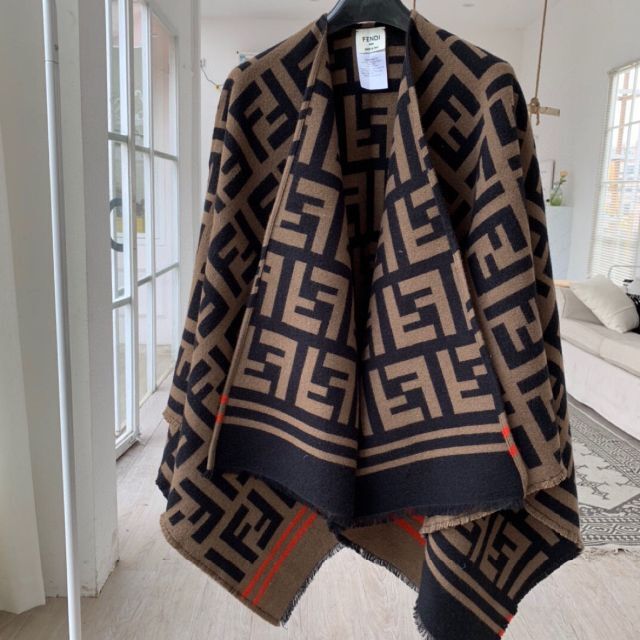 FENDI リバーシブルポンチョ - husnususlu.com