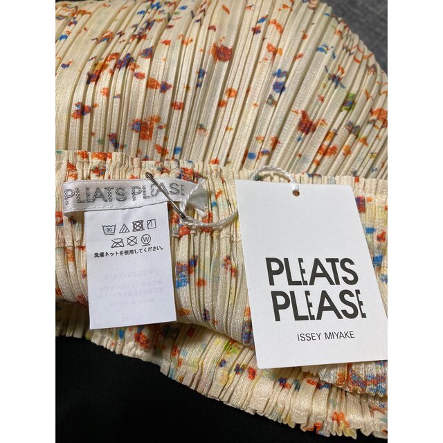 PLEATS PLEASE ISSEY MIYAKE(プリーツプリーズイッセイミヤケ)のPLEATS PLEASE プリーツプリーズ11月完売 ENCHANT  レディースのスカート(ロングスカート)の商品写真