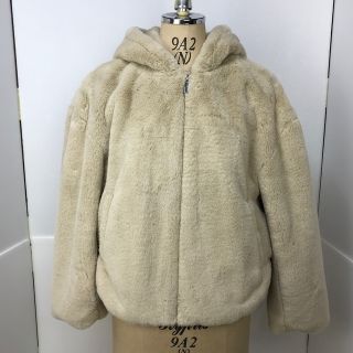 ザラ(ZARA)のエコファーのブルゾンコート　美品(毛皮/ファーコート)