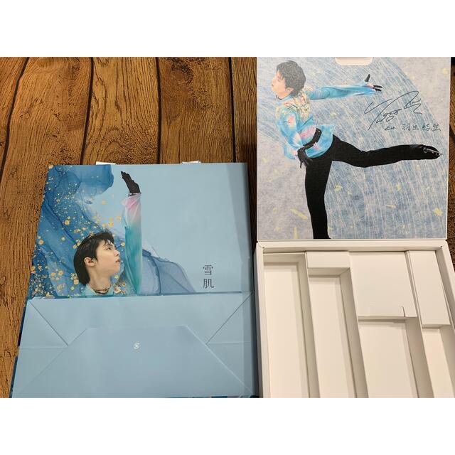 雪肌精(セッキセイ)の羽生結弦 雪肌精みやび　ショッパー&箱 エンタメ/ホビーのタレントグッズ(スポーツ選手)の商品写真