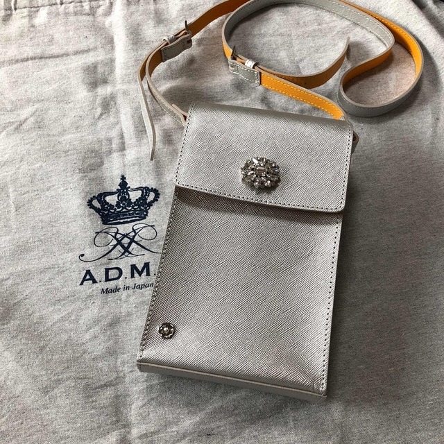A.D.M.J.(エーディーエムジェイ)の美品　ADMJ  牛革 サフィアーノ型押し モバイルポーチ ポシェット　admj レディースのバッグ(ショルダーバッグ)の商品写真
