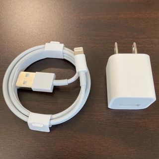 アイフォーン(iPhone)の【Apple純正】Lightningケーブル＋アダプター(バッテリー/充電器)