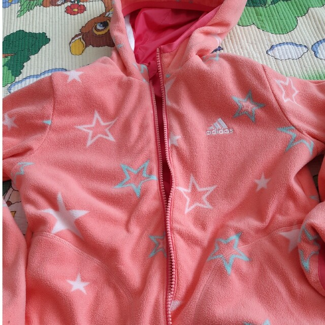 adidas(アディダス)のアディダスリバーシブルパーカー キッズ/ベビー/マタニティのキッズ服女の子用(90cm~)(ジャケット/上着)の商品写真