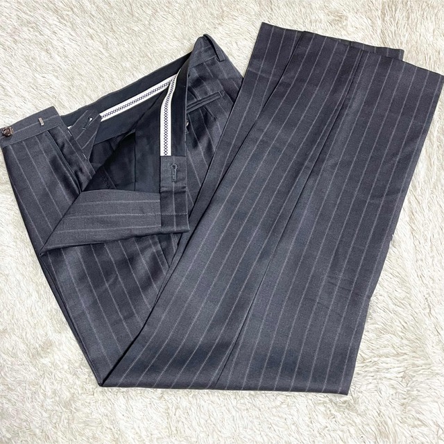 Ermenegildo Zegna(エルメネジルドゼニア)の【美品】エルメネジルドゼニア　セットアップ　スーツ　スリーピース　グレー　M位 メンズのスーツ(セットアップ)の商品写真