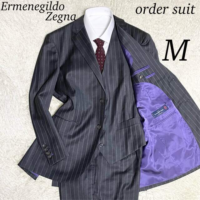 Ermenegildo Zegna(エルメネジルドゼニア)の【美品】エルメネジルドゼニア　セットアップ　スーツ　スリーピース　グレー　M位 メンズのスーツ(セットアップ)の商品写真