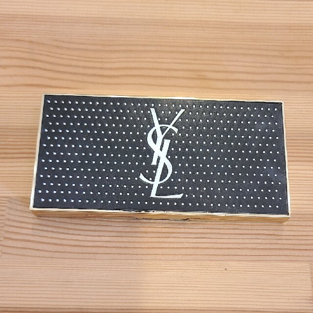 Yves Saint Laurent Beaute(イヴサンローランボーテ)のしゅん様専用　イヴ・サンローラン　アイパレット コスメ/美容のベースメイク/化粧品(アイシャドウ)の商品写真