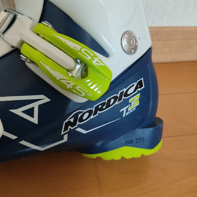 NORDICA(ノルディカ)のNORDICA　ノルディカ ジュニアスキーブーツ　21.5cm スポーツ/アウトドアのスキー(ブーツ)の商品写真