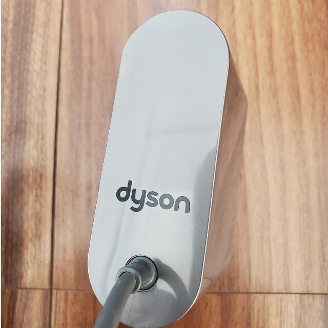 ダイソン充電器 純正品 正規品 ACアダプター スマホ/家電/カメラのスマートフォン/携帯電話(バッテリー/充電器)の商品写真