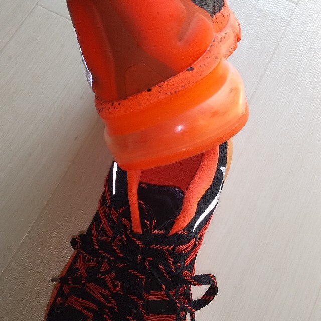 NIKE(ナイキ)のエアマックス  6Y ブラック×蛍光オレンジ レディースの靴/シューズ(スニーカー)の商品写真