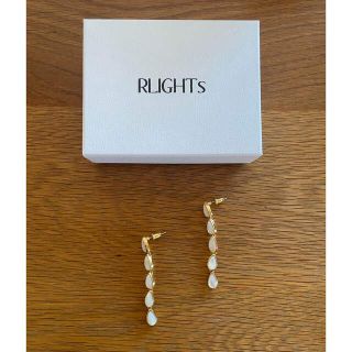 RLIGHTs ドロップピアス　白蝶貝　パール　ロングピアス(ピアス)