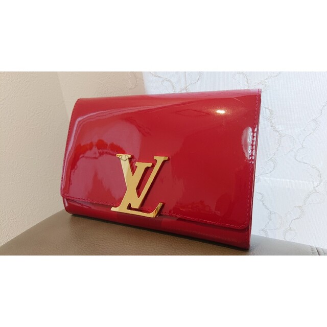 LOUIS VUITTON(ルイヴィトン)の本物 ルイヴィトン ポシェットルイーズ GM クラッチバッグ エナメル ヴェルニ メンズのバッグ(セカンドバッグ/クラッチバッグ)の商品写真