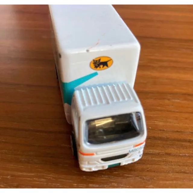 トミカ　クロネコ　トラック　引越しらくらくパック　非売品 エンタメ/ホビーのおもちゃ/ぬいぐるみ(ミニカー)の商品写真