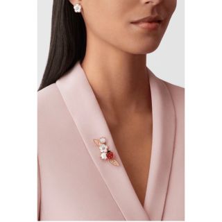 ヴァンクリーフアンドアーペル(Van Cleef & Arpels)のマザーオブパール　ピアス(ピアス)